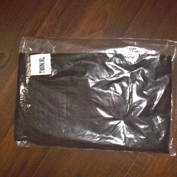 Twin / Twin XL Flat black sheet - Picture 1 of 1